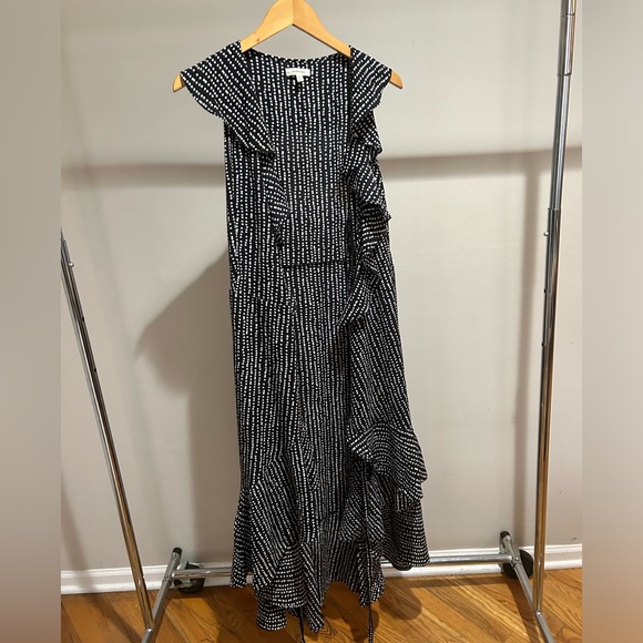 Max Studio Feminine Flirty Wrap Dress - Picture 6 of 6